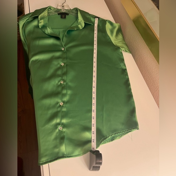 House of Harlow 1960 Apple green satin button down blouse. - Picture 7 of 8